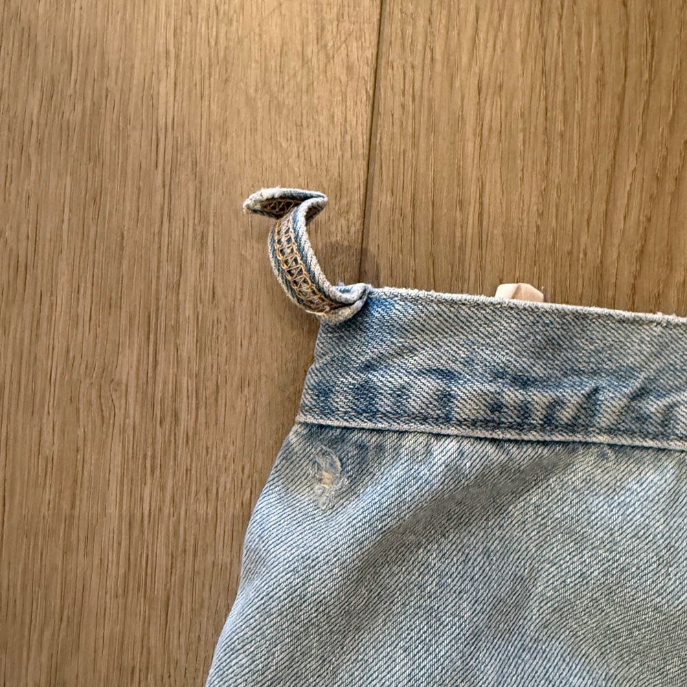 High-Rise Light Blue Women's Jeans - Sculpted Knee Detail - Picture 6 of 7